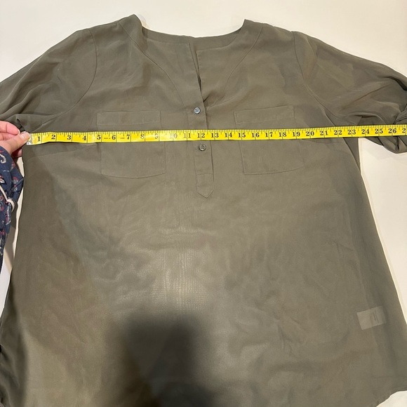 Maurice’s Olive Sheer Roll Up Sleeve Blouse Size Large (Size 1) - Picture 6 of 6